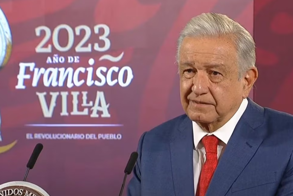 López Obrador pide no alarmarse ni exagerar por crisis política en NL