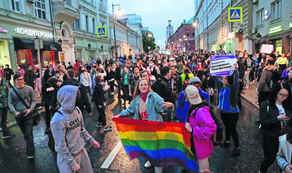 Realiza redadas la policía rusa en bares gay de Moscú