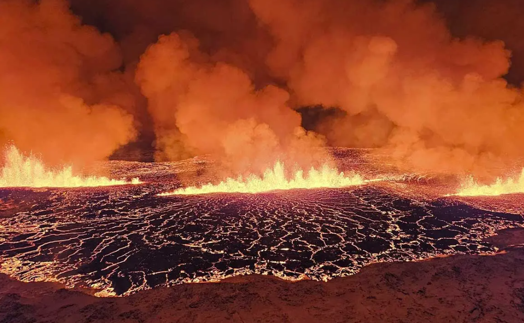Volcán hace erupción en Islandia tras actividad sísmica