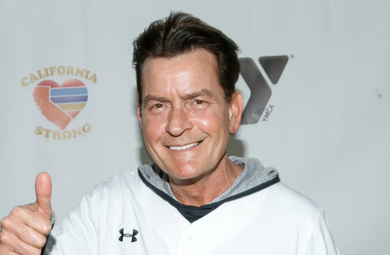 Charlie Sheen es atacado por una vecina en su casa en Malibú