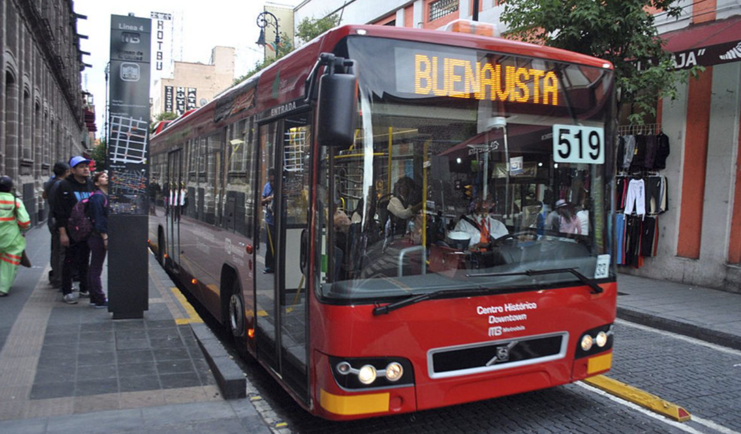 Choque del Metrobús CDMX deja una persona muerta (VIDEO)