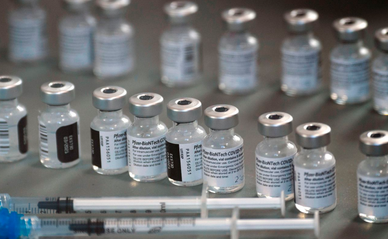 Farmacias Benavides pone a la venta vacuna Covid-19 de Pfizer