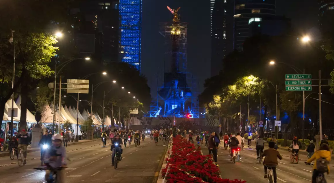 Paseo nocturno en bicicleta en la CDMX