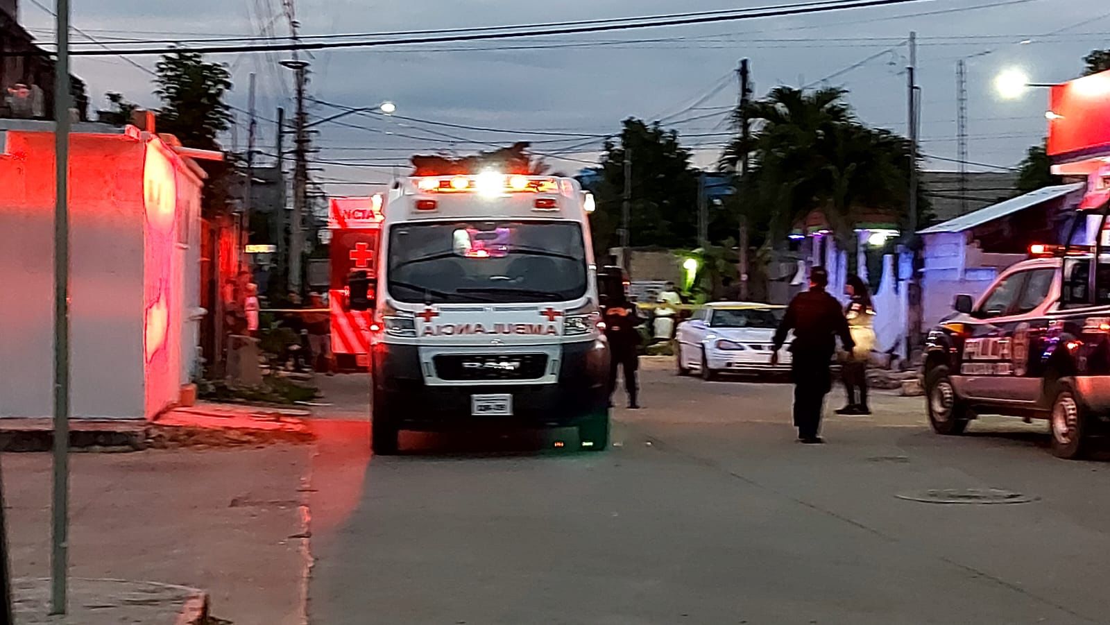 Hieren de bala a menor de edad durante asalto en la Región 102 de Cancún