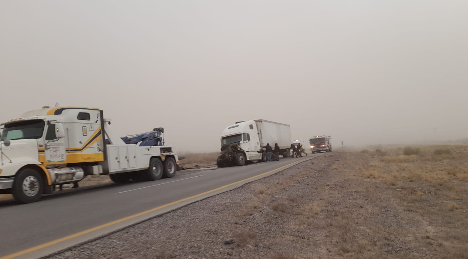 Cierran carreteras por ráfagas de viento en Chihuahua