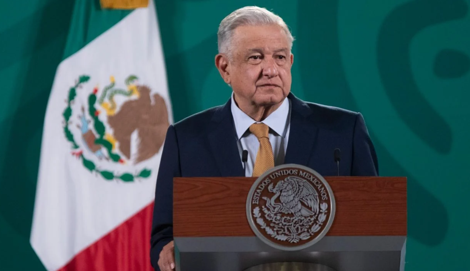 López Obrador pide a Azucena Uresti que aclare su salida de televisora