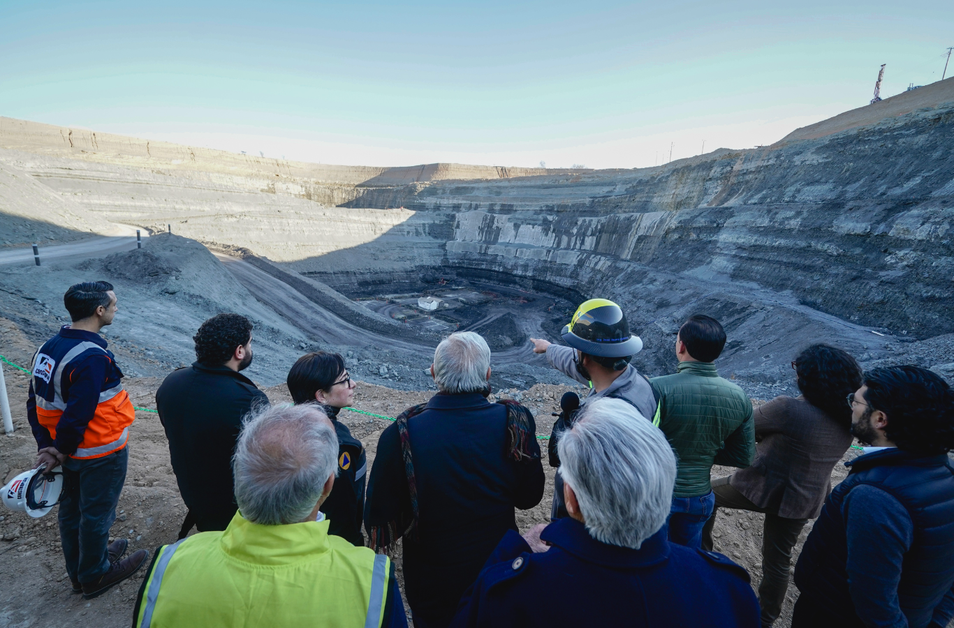 López Obrador promete no abandonar rescate de mineros en Pasta en Conchos