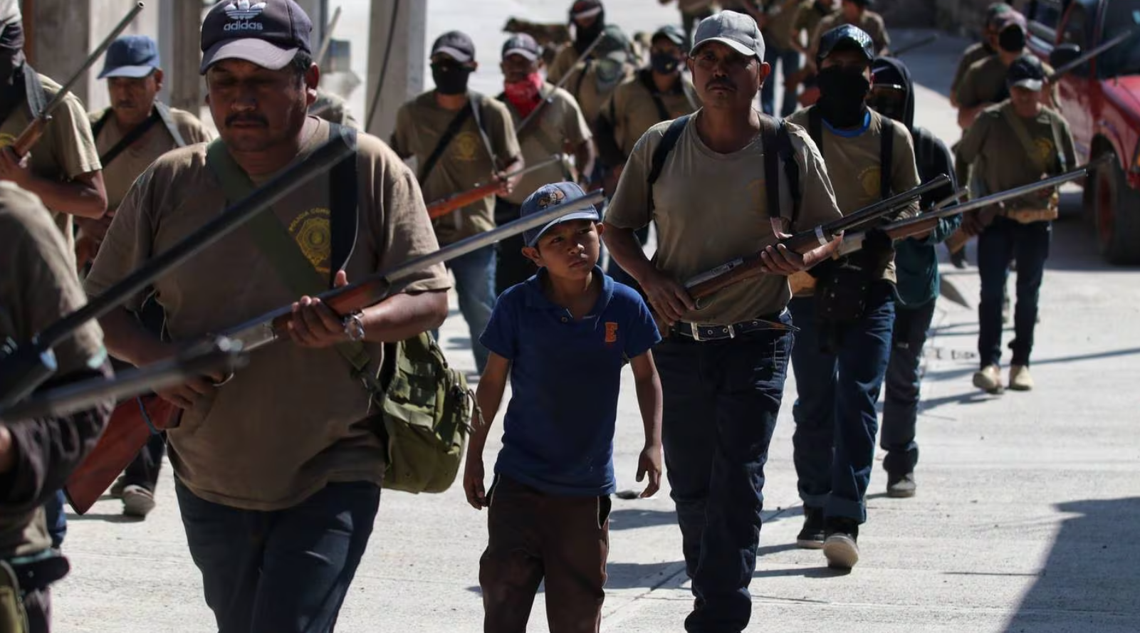 Arman a niños en Guerrero para combatir a la delincuencia organizada
