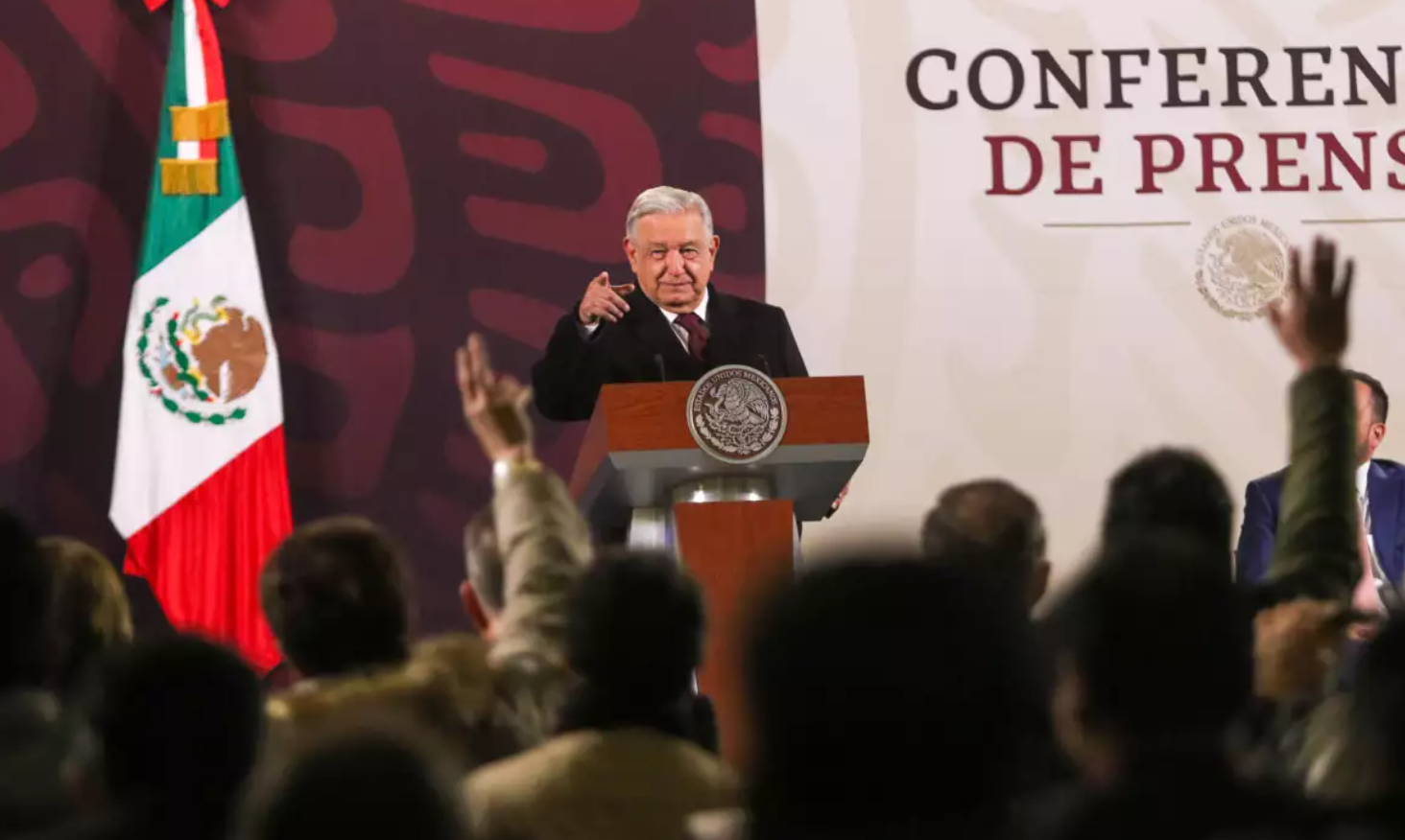 Hackeo, filtración de datos de periodistas: López Obrador
