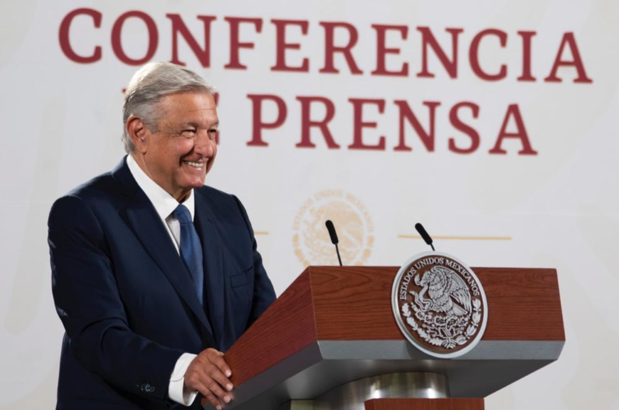 Fundamental garantizar el derecho del pueblo de México a la salud, sin cobrar: López Obrador