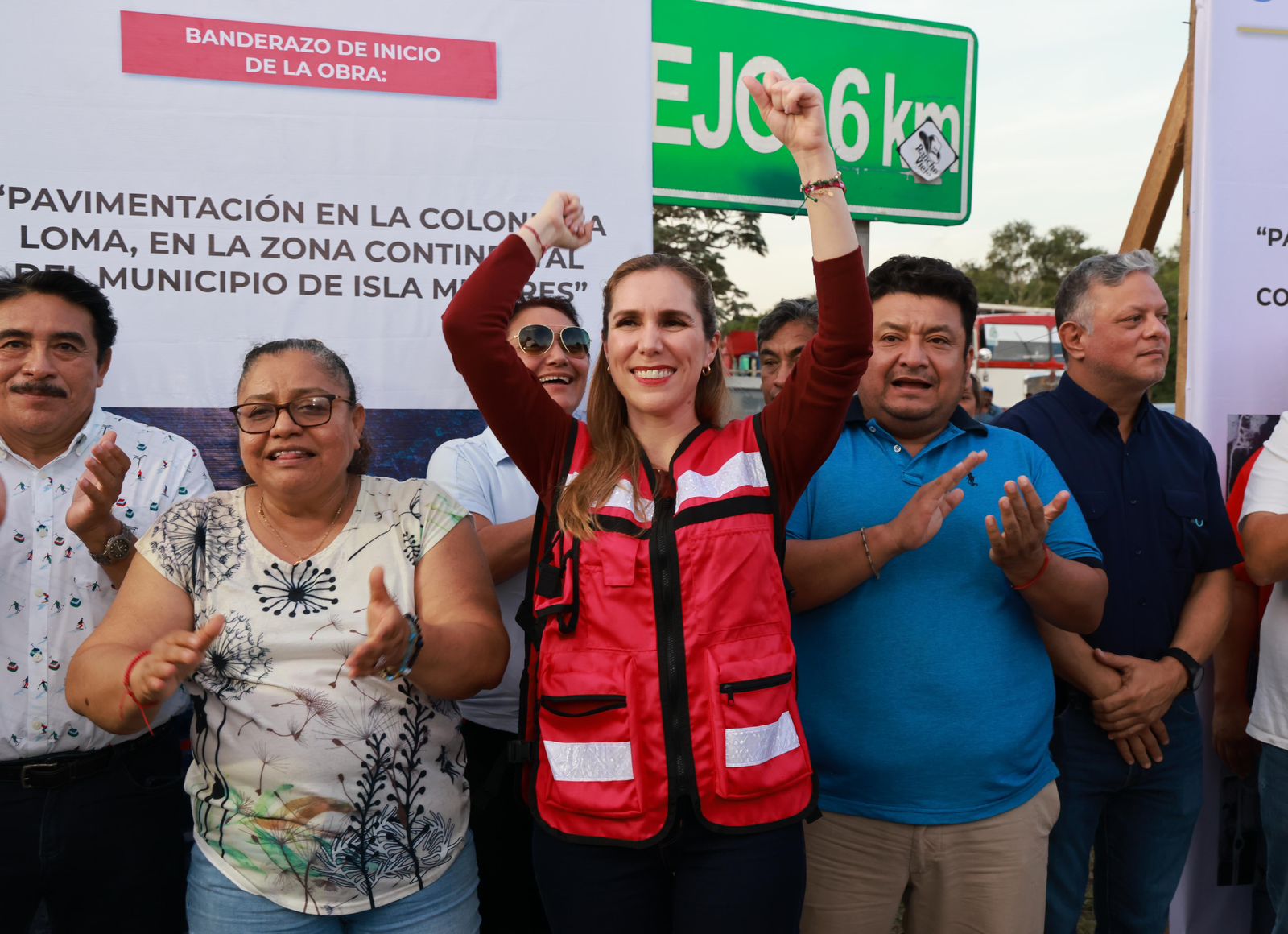 Atenea Gómez Ricalde continúa transformación de Ciudad Mujeres con la pavimentación de la avenida Rancho Viejo