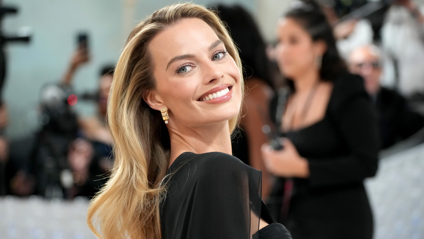 Margot Robbie responde junto con Greta Gerwig, sobre las nominaciones al Oscar por “Barbie”