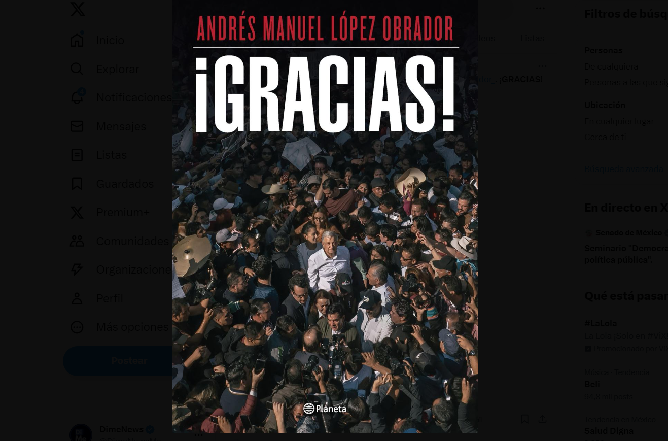 López Obrador muestra la portada de su libro titulado “¡Gracias!”