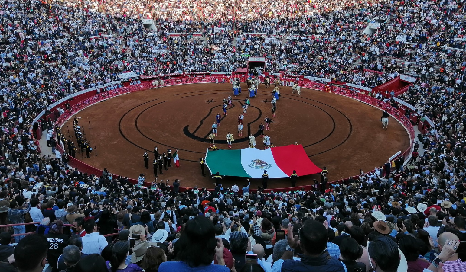 Anulan suspensión y dan luz verde a corridas de toros en la Plaza México