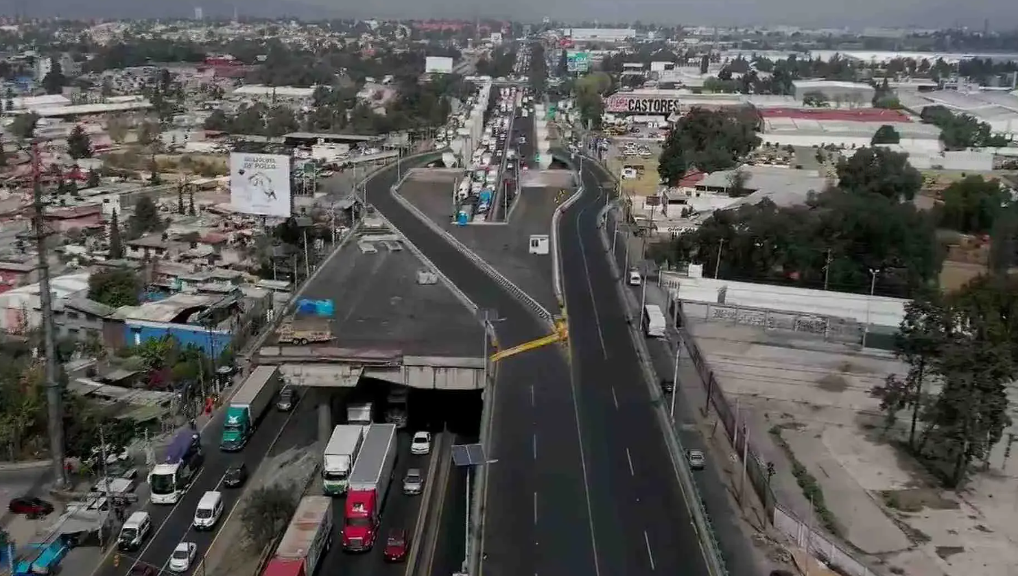 Transportistas bloquean la autopistas México-Querétaro