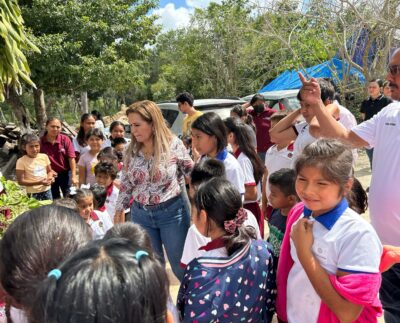 Lili Campos visita comunidad de Los Faisanes