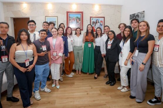 Visitan "Cabildo Juvenil 2024" Palacio Municipal de Cancún