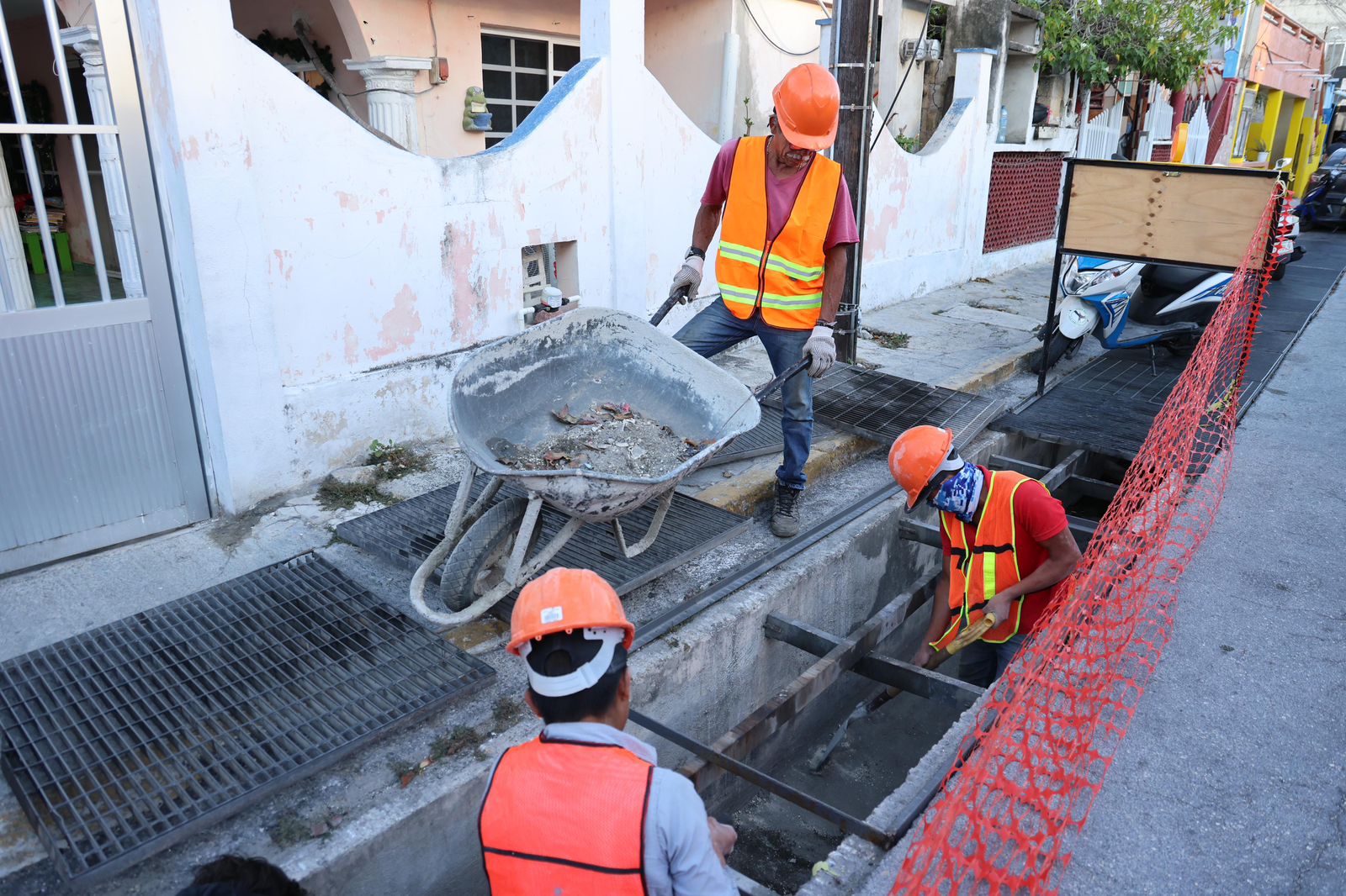 Gobierno Municipal avanza con drenaje pluvial en Isla Mujeres