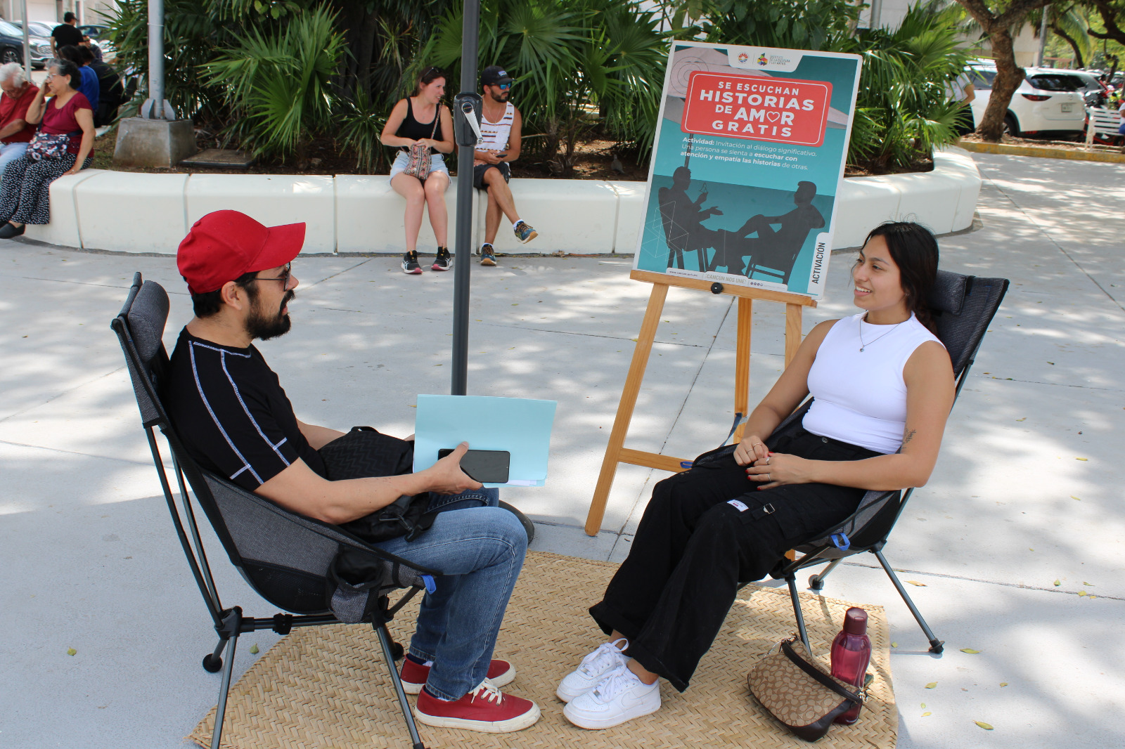 “Se escuchan historias de amor gratis” en Cancún
