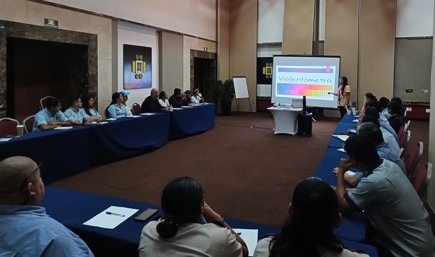 Imparten en Puerto Morelos plática sobre rutas de atención a la violencia contra la mujer