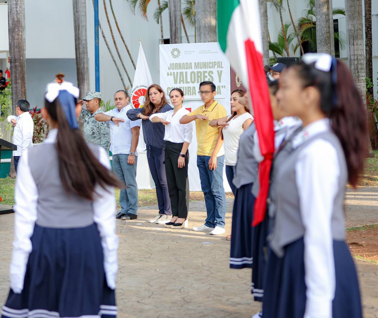 Homenaje cívico y pláticas educativas para jóvenes