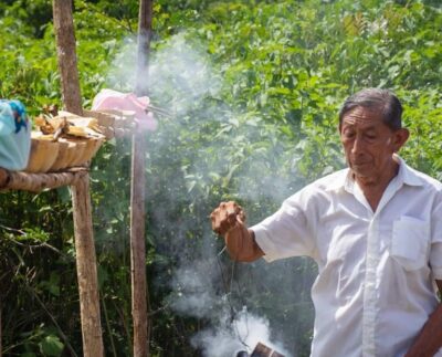 Agradecen buenas cosechas con ofrenda maya en Kantunilkín
