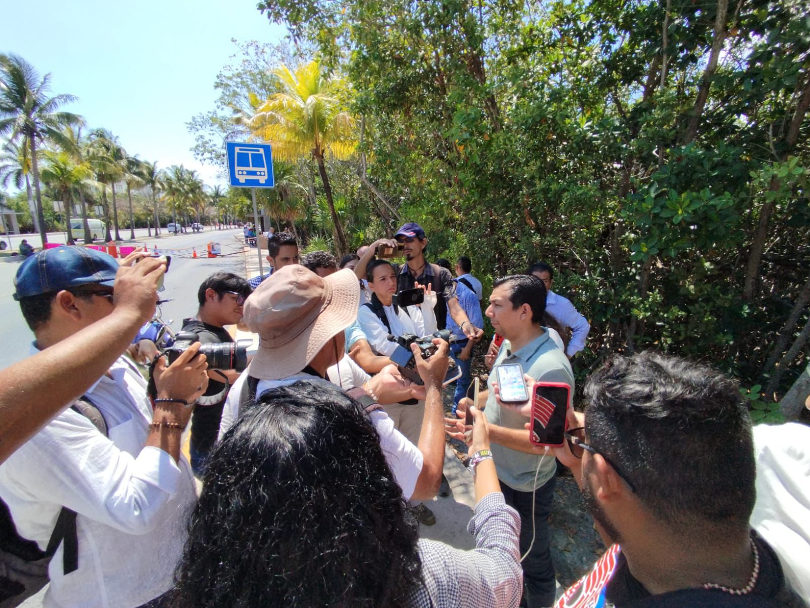 Brindan atención a Colectivo de Madres Buscadoras en Bulevard Kukulkán