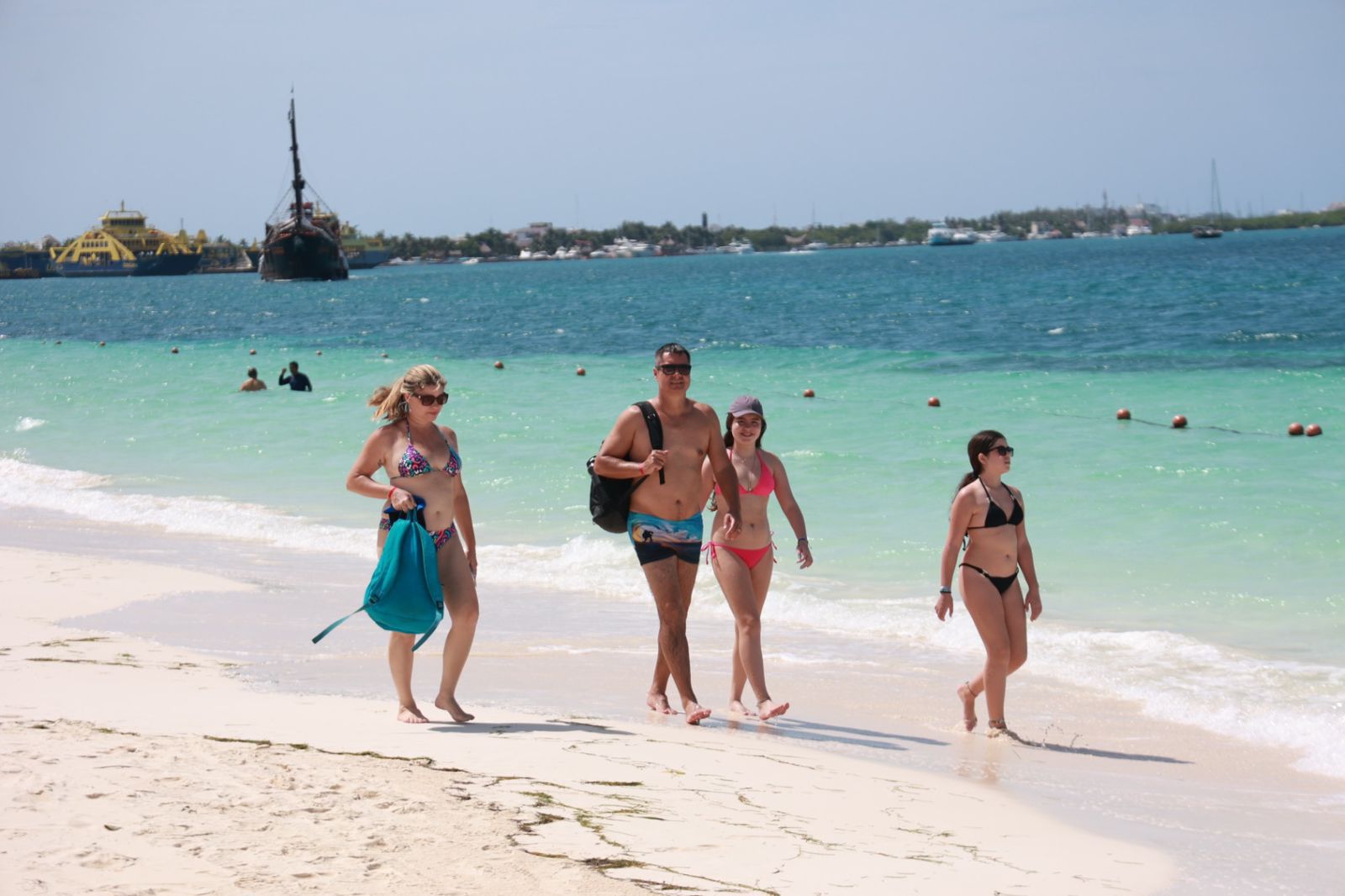 Se reactiva la actividad económica en Isla Mujeres tras el paso del huracán ‘Beryl’