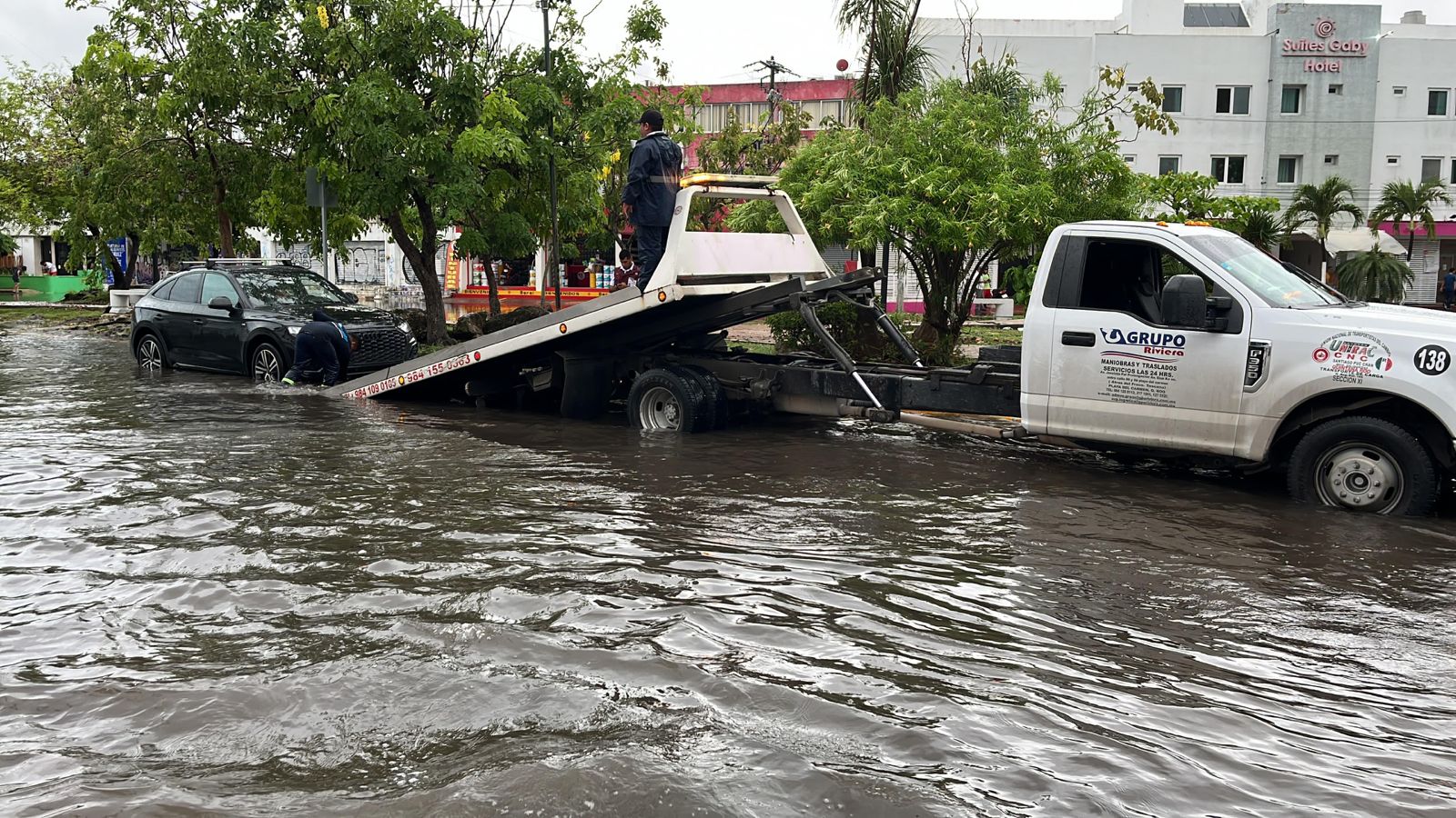 IMOVEQROO activa números de emergencia para servicio de grúas y extravío de placas durante impacto del huracán “Beryl”