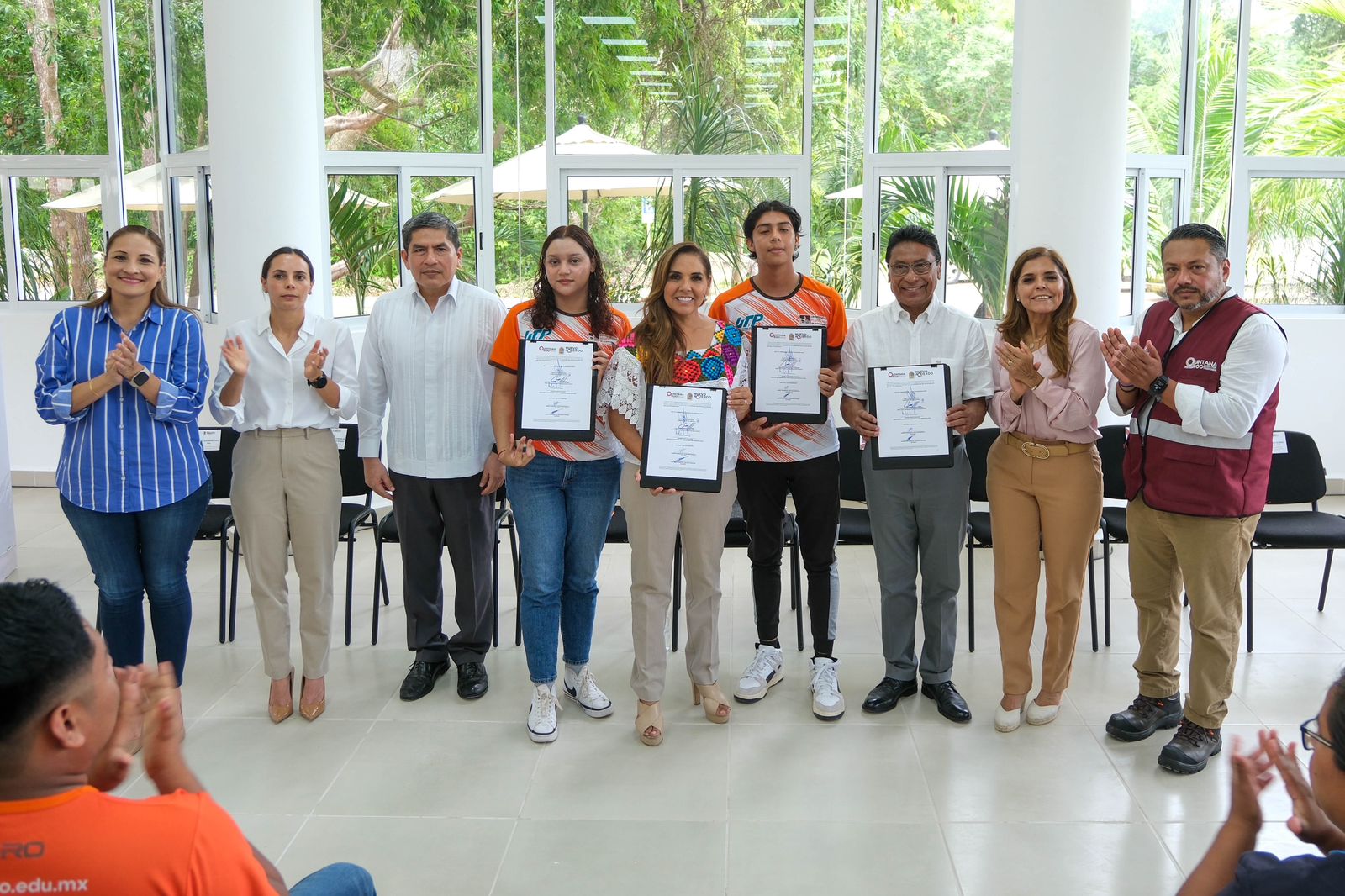 Cumple Mara Lezama compromiso con alumnos de la Universidad Politécnica de Quintana Roo