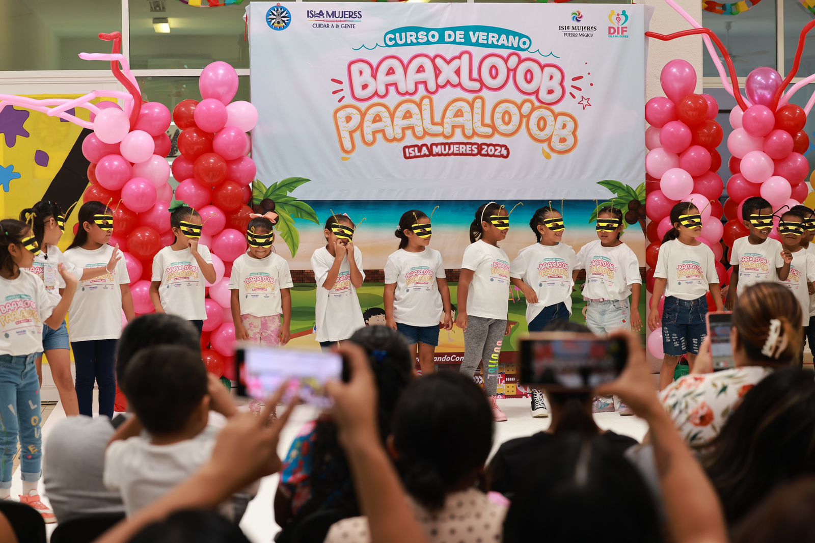 Clausuran en un ambiente de alegría los cursos de verano “Baaxlo’ob Paalalo’ob” en Isla Mujeres