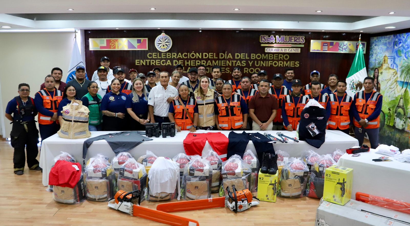 Atenea Gómez Ricalde refrenda su compromiso de continuar fortaleciendo el Cuerpo de Bomberos de Isla Mujeres