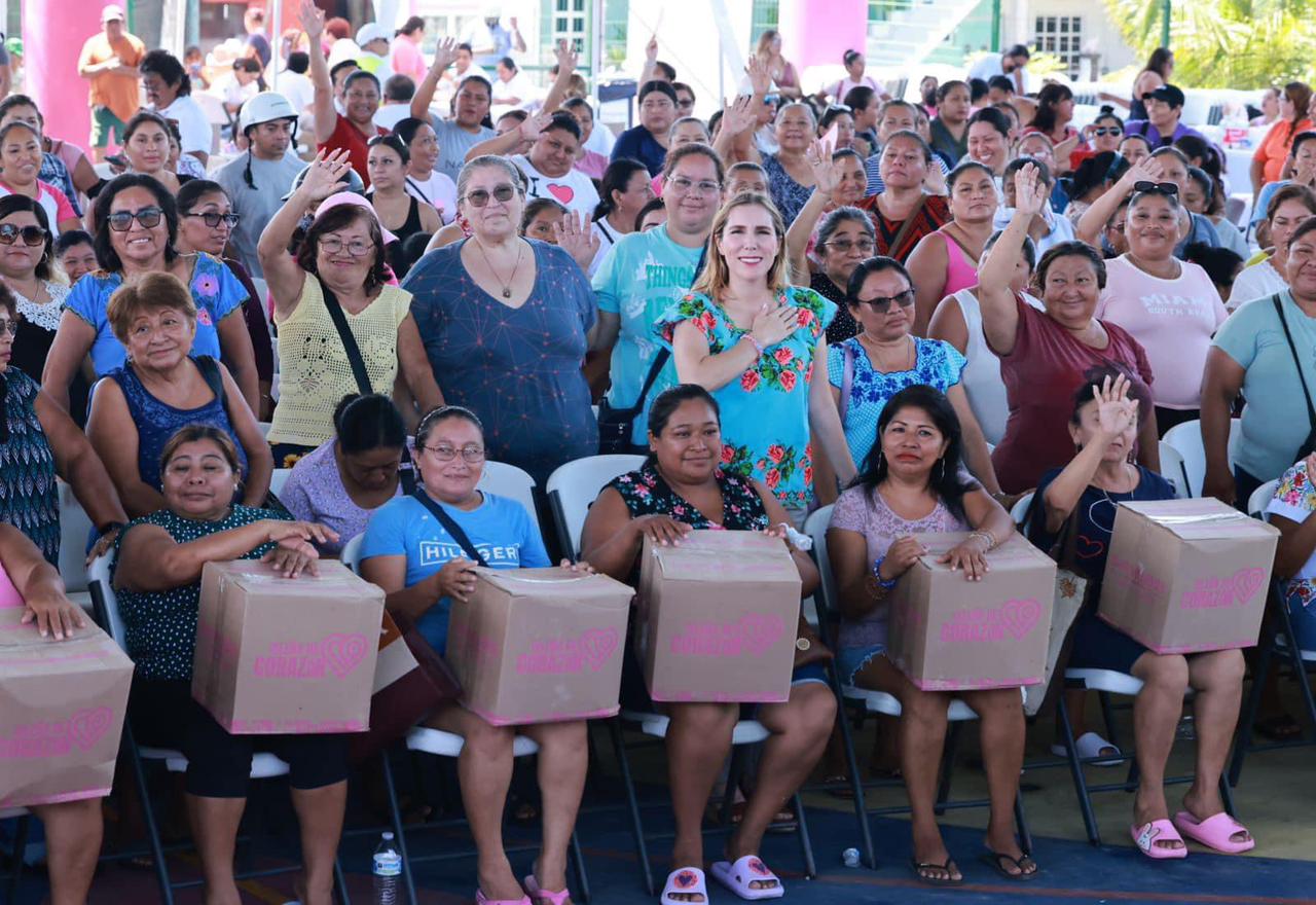 Atenea Gómez Ricalde beneficia a 12 mil isleñas e isleños a través de programas sociales en Isla Mujeres