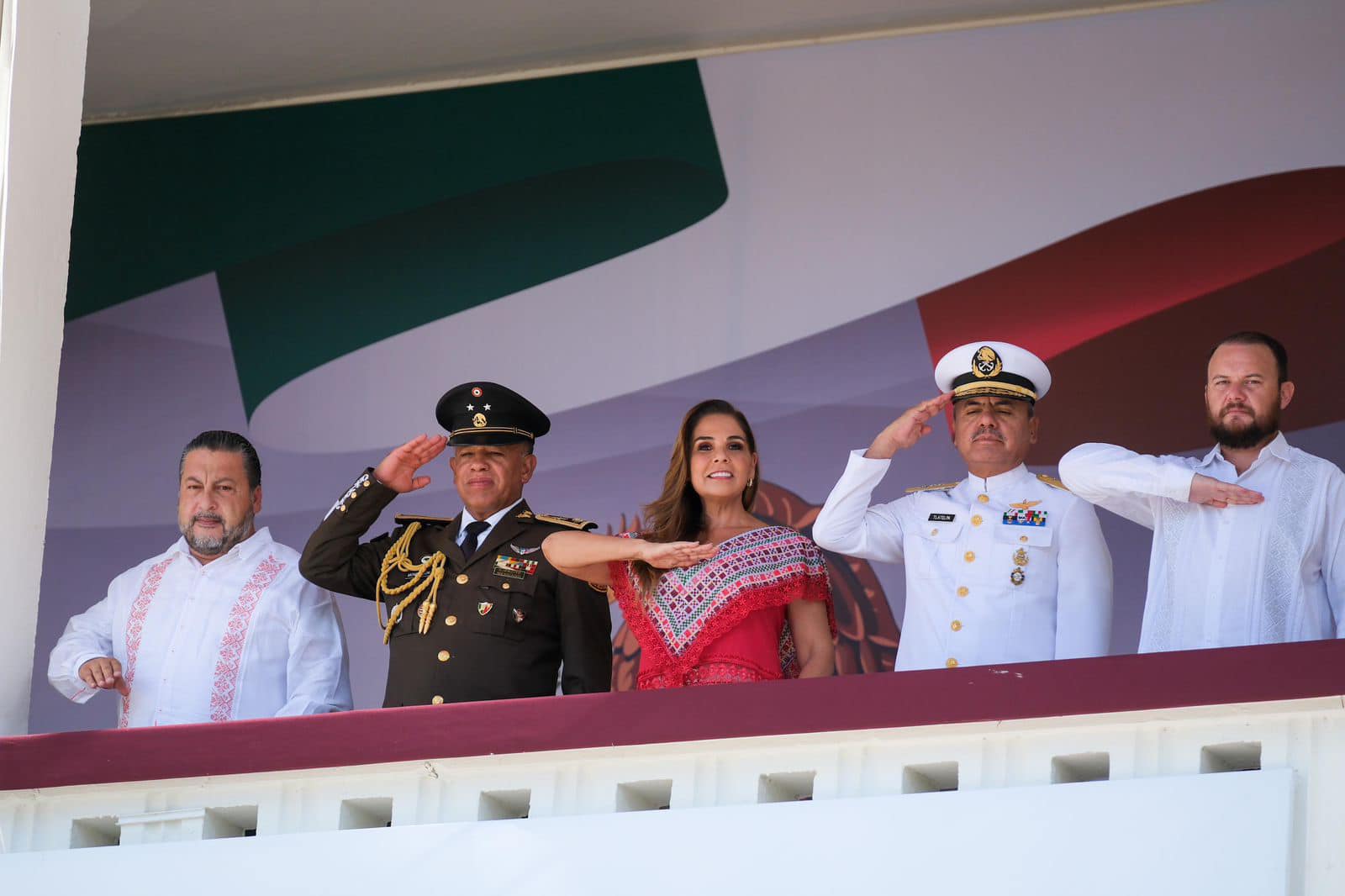 Conmemora Mara Lezama la Independencia en Chetumal