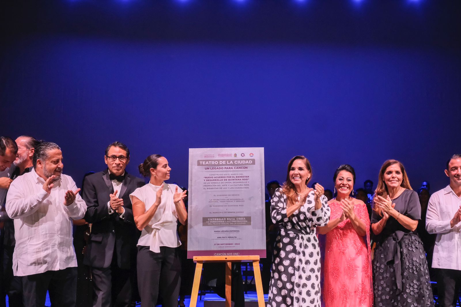 Inaugura Mara Lezama el Teatro de la Ciudad de Cancún