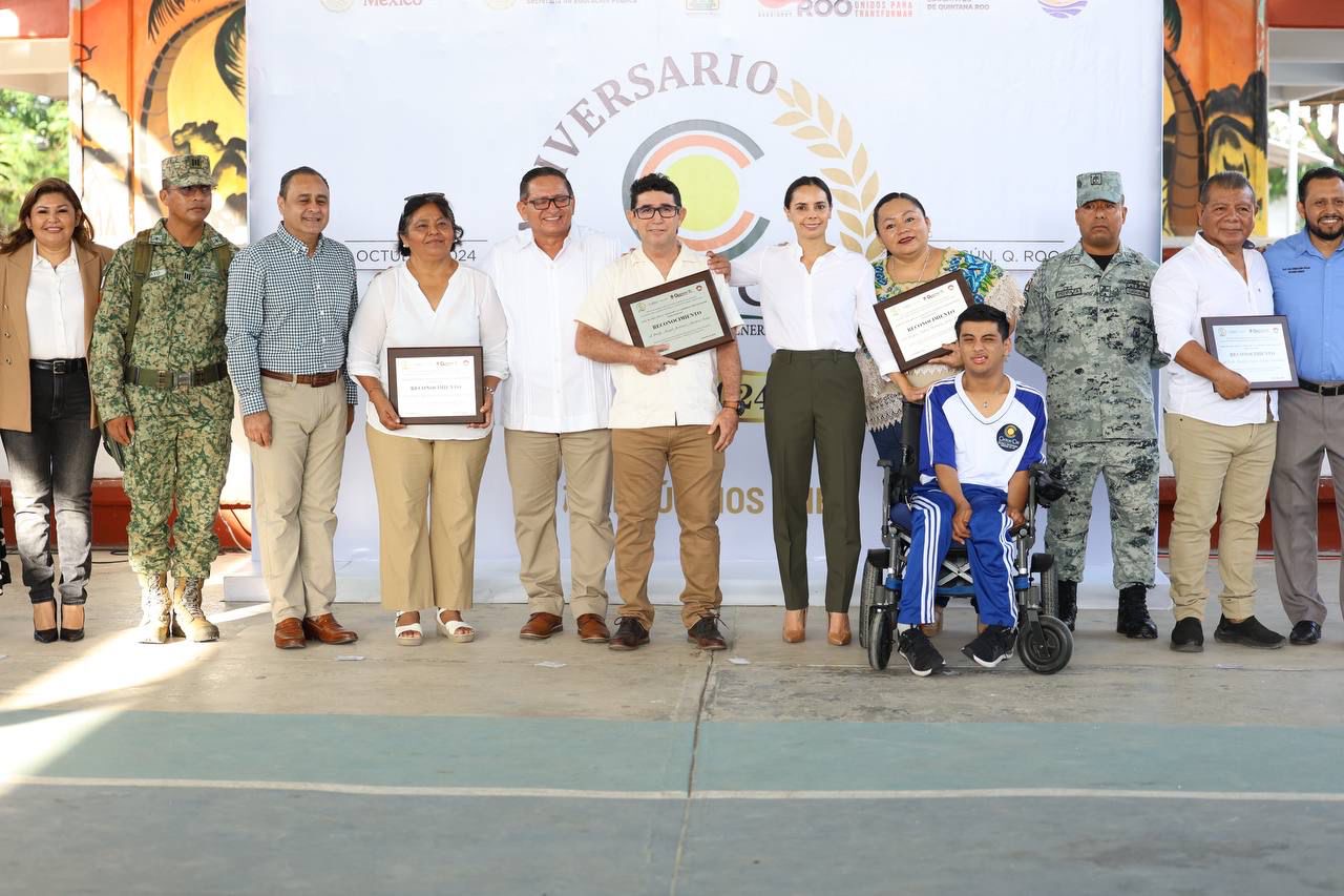 Celebra Ana Paty Peralta 25 Aniversario de la Secundaria General No. 18 “Cecilio Chi”