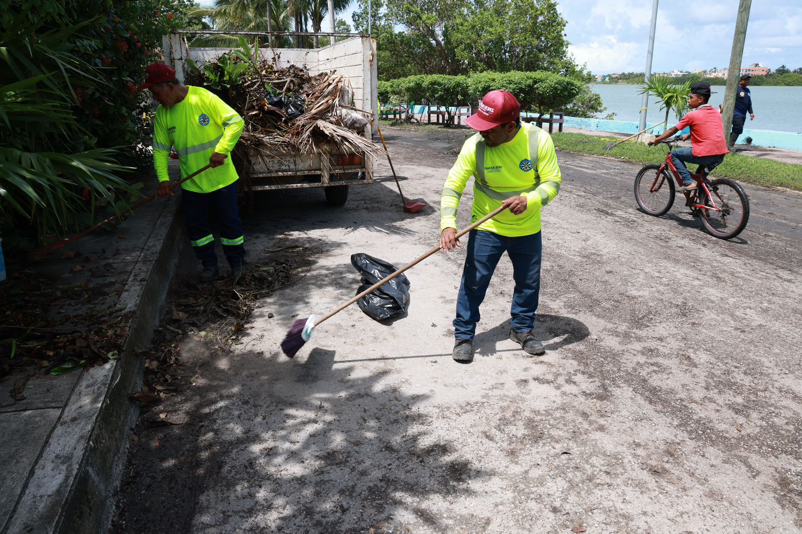 Gobierno de Isla Mujeres fortalece trabajos de limpieza en la Salina Grande ante las recientes lluvias