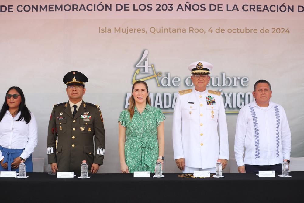 Atenea Gómez Ricalde asiste a la ceremonia conmemorativa por el 203 Aniversario de la Creación de la Armada de México 