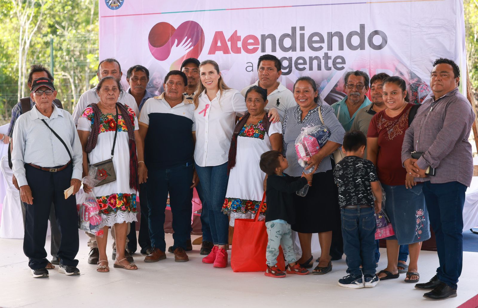 Atenea Gómez Ricalde arranca programa ‘Atendiendo a la Gente’ en la Zona Continental