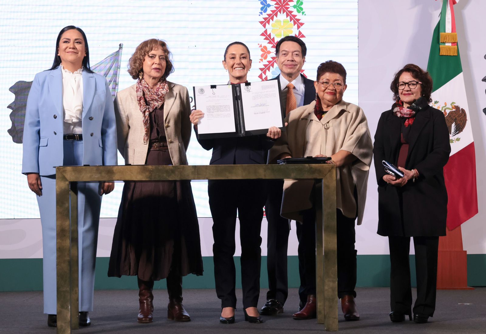 Claudia Sheinbaum firma decreto por el cual la Universidad Rosario Castellanos se vuelve Nacional