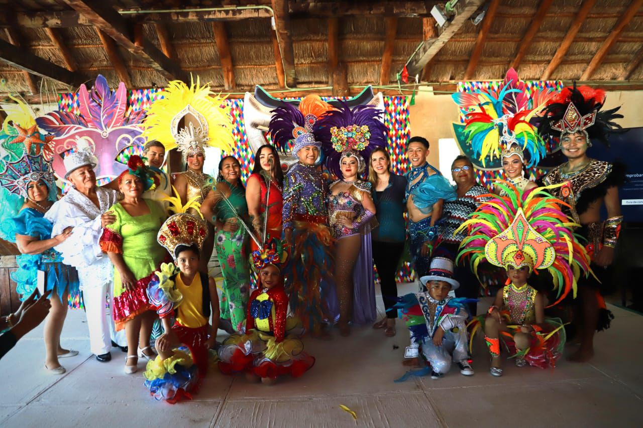 Presentan a los Reyes del Carnaval Isla Mujeres 2025