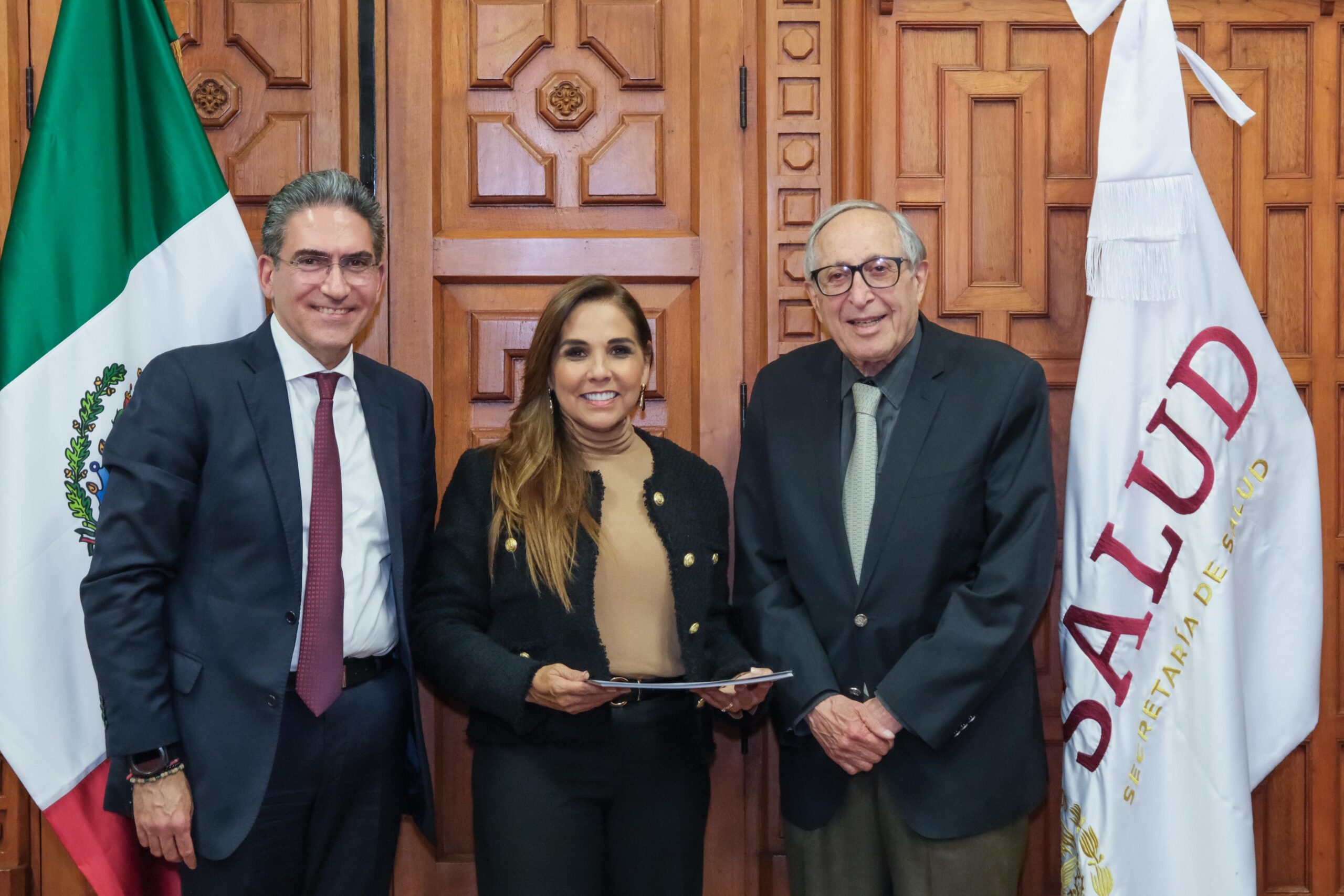 Mara Lezama y el secretario de Salud David Kershenobich atienden necesidades de las y los quintanarroenses