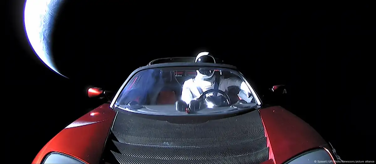 Un astrónomo confunde un coche Tesla con un asteroide