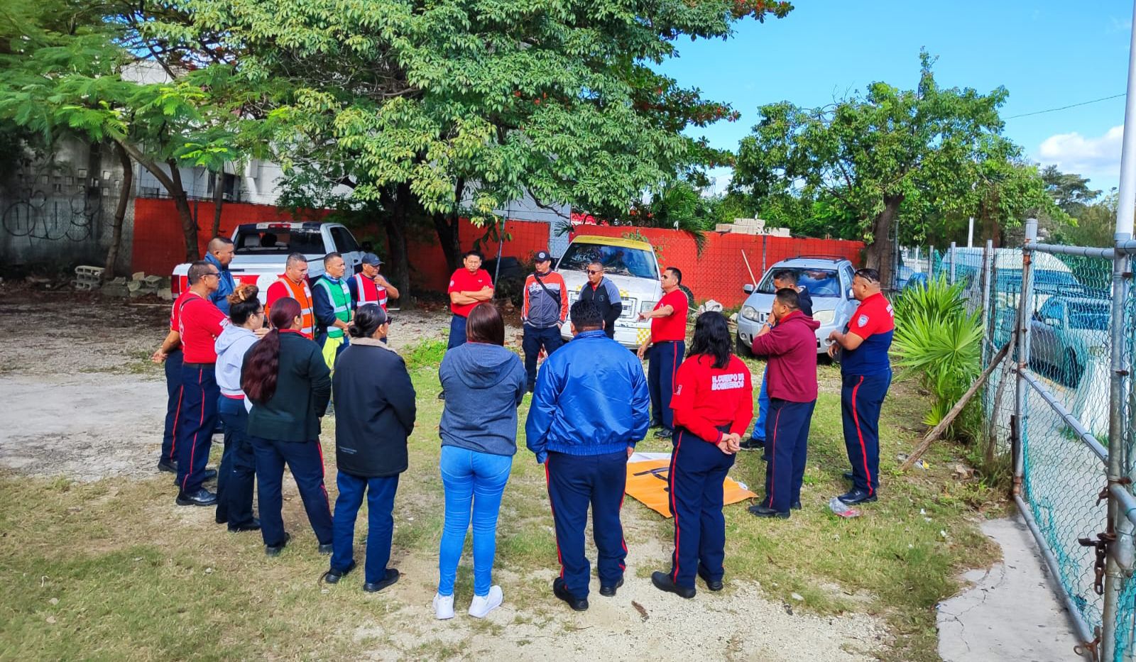 Capacitan a bomberos de Cancún en el Sistema Comando de Incidentes