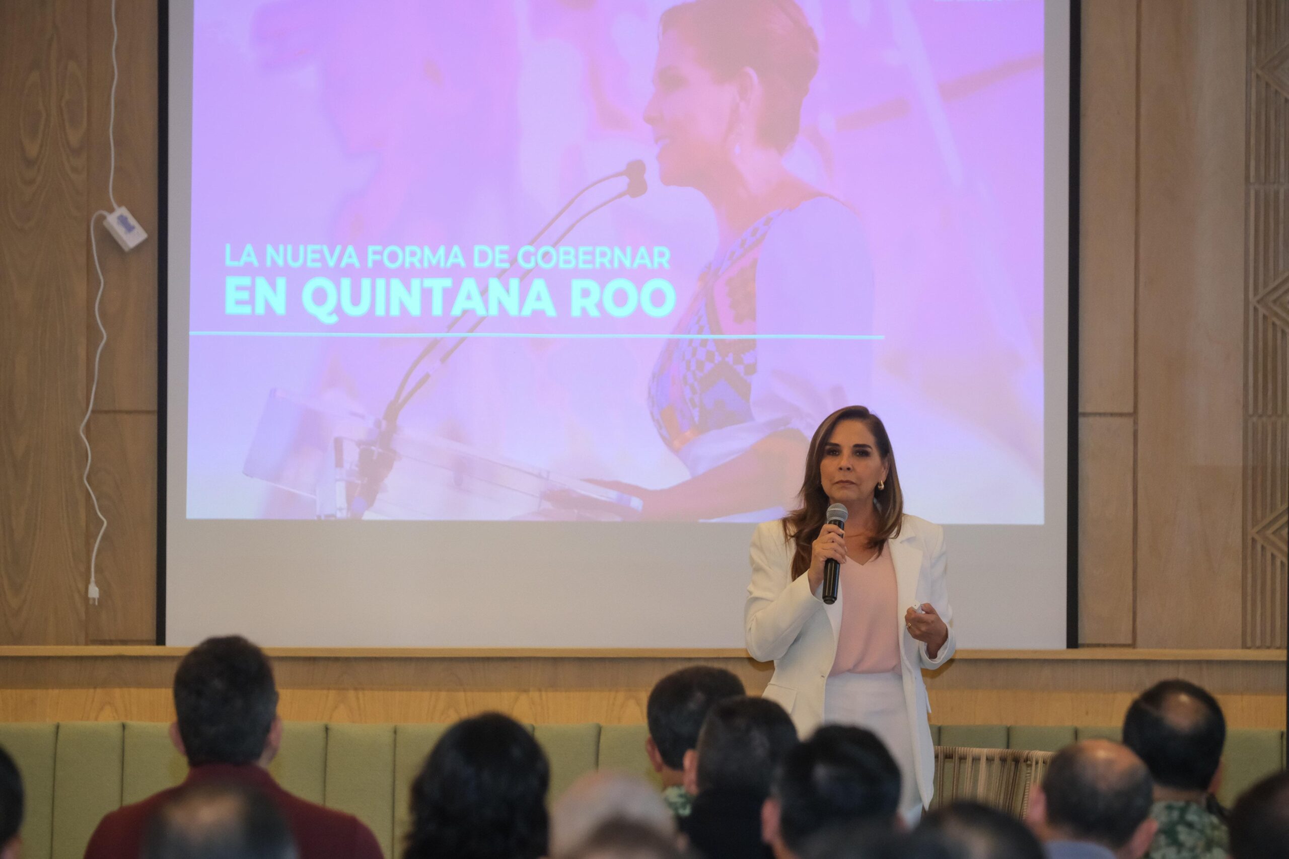 Imparte Mara Lezama Conferencia de la estrategia de Construcción de Paz a Generales y Coroneles de la Maestría en Seguridad Nacional