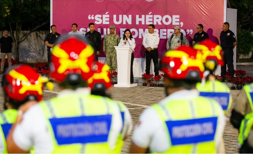 Anuncia Estefanía Mercado fortalecimiento del cuerpo de Bomberos de Solidaridad