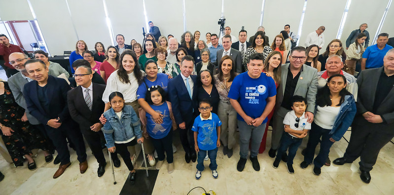 Pablo Lemus presenta plan de distribución de medicamentos oncológicos