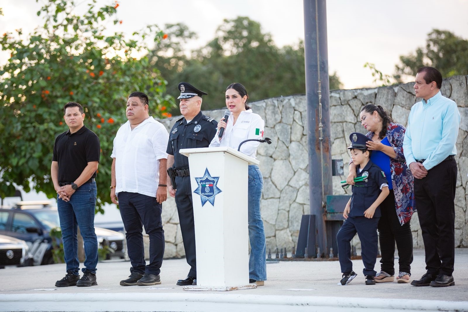 Anuncia Estefanía Mercado bono económico y aumento a la prima por antigüedad de toda la policía municipal