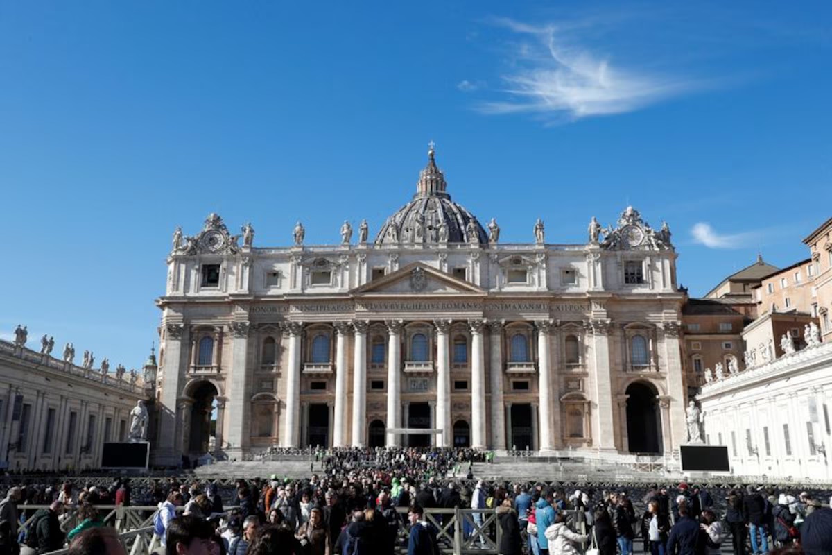 Vaticano convoca a una oración masiva por la salud del papa Francisco