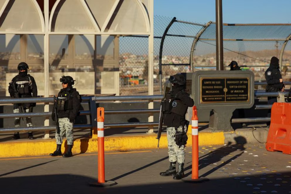 México inicia movilización de militares hacia frontera con EU